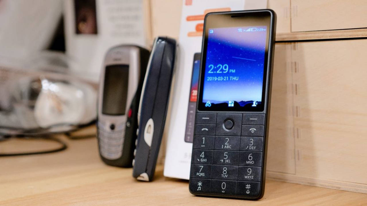 Самый продвинутый в мире кнопочный телефон от Xiaomi