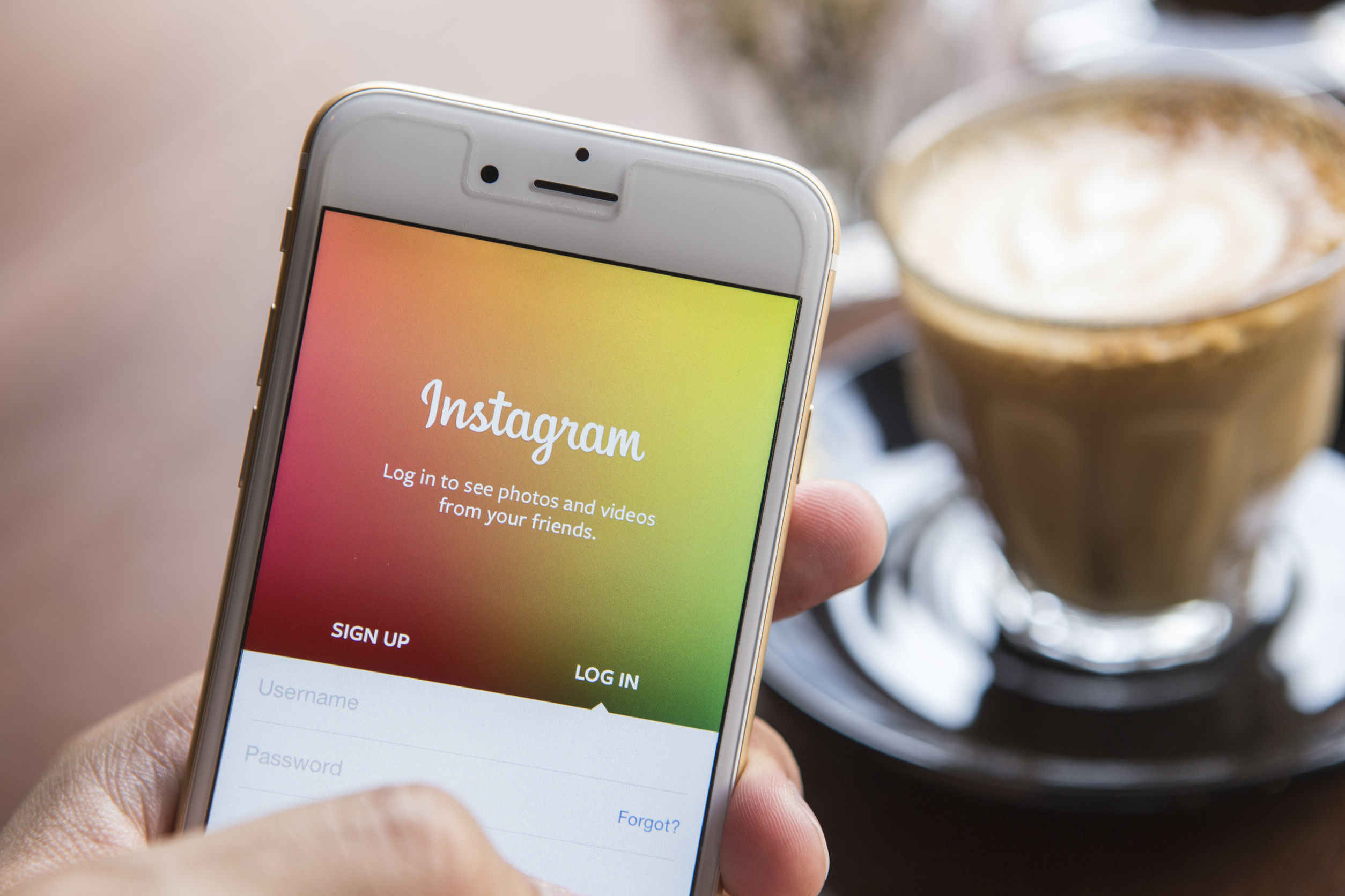 Как ограничить доступ хейтерам к вашим публикациям в Instagram так, чтобы они не узнали